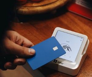 Forex offers opportunities to profit from fluctuations between global currencies in a highly liquid market that trades 24 hours a day, but it is also a high-risk arena due to leverage, sharp volatility and the impact of macroeconomic news; the key is to trade with a clear strategy, strict risk management and only with capital you can afford to lose without affecting your financial stability.